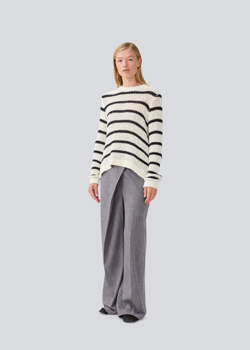 Modstrom Maddie O-neck Soft White-Black Stripe