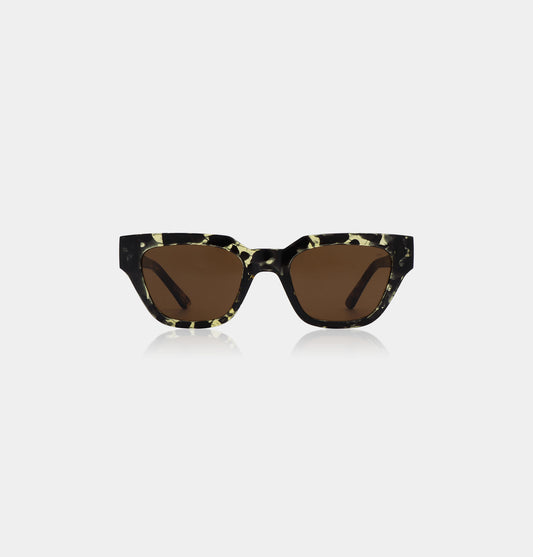 AKjaerbede Kaws Zonnebril Black - Yellow Tortoise